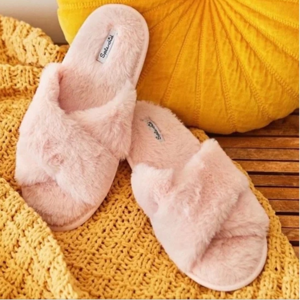 Splendid pink faux fur slip on slippers, S/M
